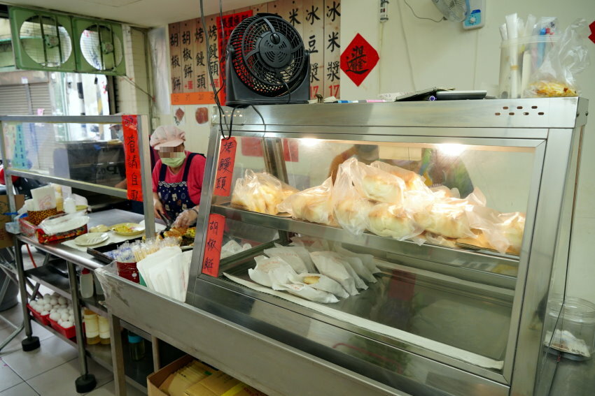 【桃園八德】永福西街中式早餐．胡椒餅、烤饅頭、蛋餅都好吃的巷弄美食!