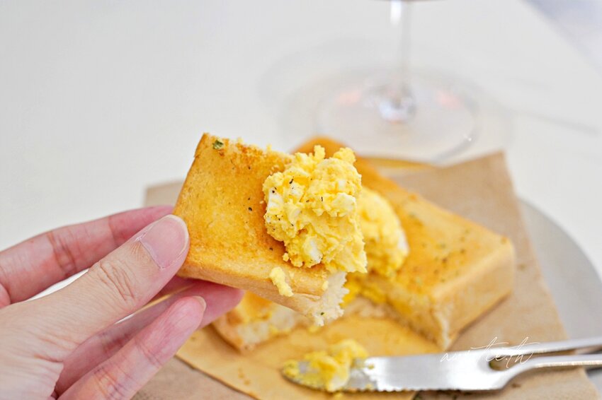 【台南】南區|WATCH OUT 小二,新開幕韓系咖啡廳,蛋沙拉三明治、焦糖布丁