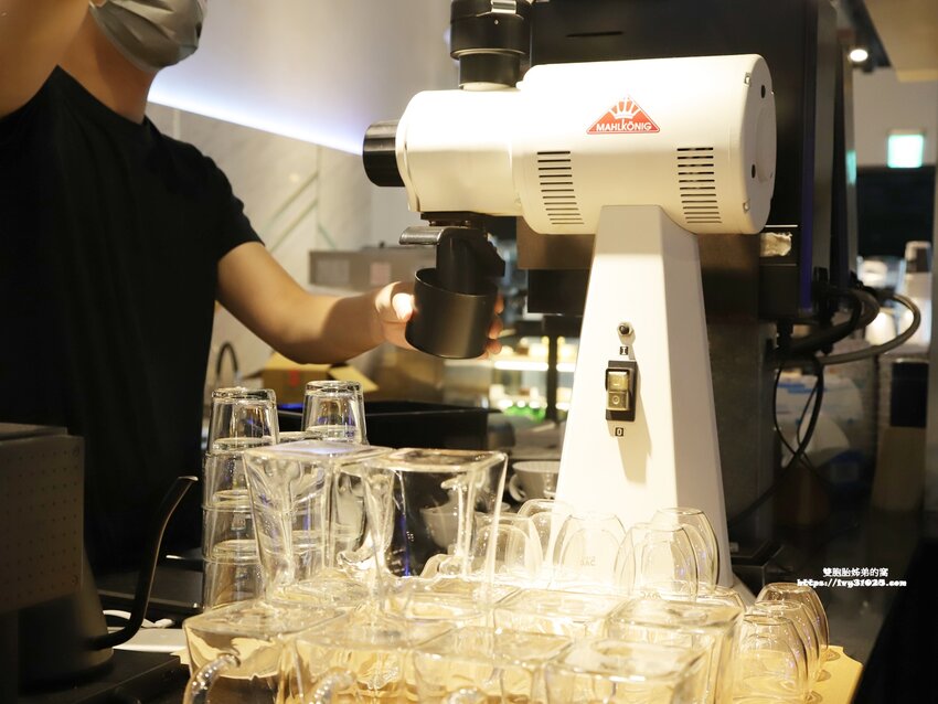 DYC.COFFEE打咖啡實驗室 量身客製科技化烘培 & 書香 X 咖啡香一起感受