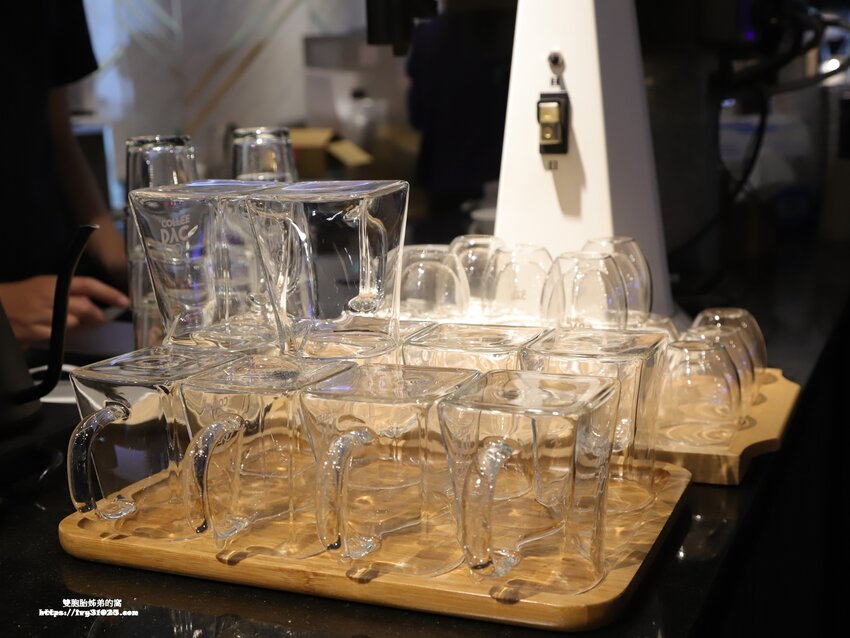 DYC.COFFEE打咖啡實驗室 量身客製科技化烘培 & 書香 X 咖啡香一起感受