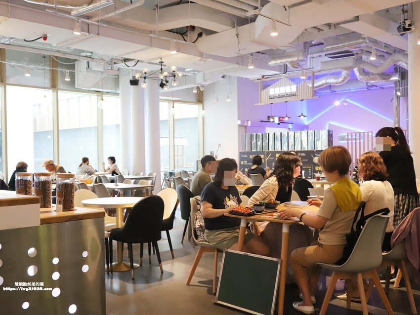 DYC.COFFEE打咖啡實驗室 量身客製科技化烘培 & 書香 X 咖啡香一起感受