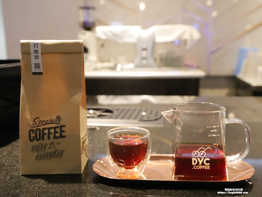 DYC.COFFEE打咖啡實驗室 量身客製科技化烘培 & 書香 X 咖啡香一起感受