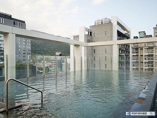 宜蘭溫泉飯店推薦【礁溪晶泉丰旅】無邊際游泳池和大眾泡湯水療池/宜蘭小旅行住宿推薦