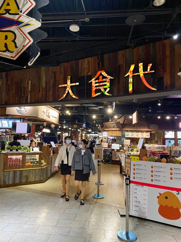 [台中西屯] 金滫小鐵板料理｜獨家自製炒辣椒｜跟手掌一樣大的新鮮透抽｜充滿奶油香氣的脆甜高麗菜｜大遠百美食街｜內附菜單