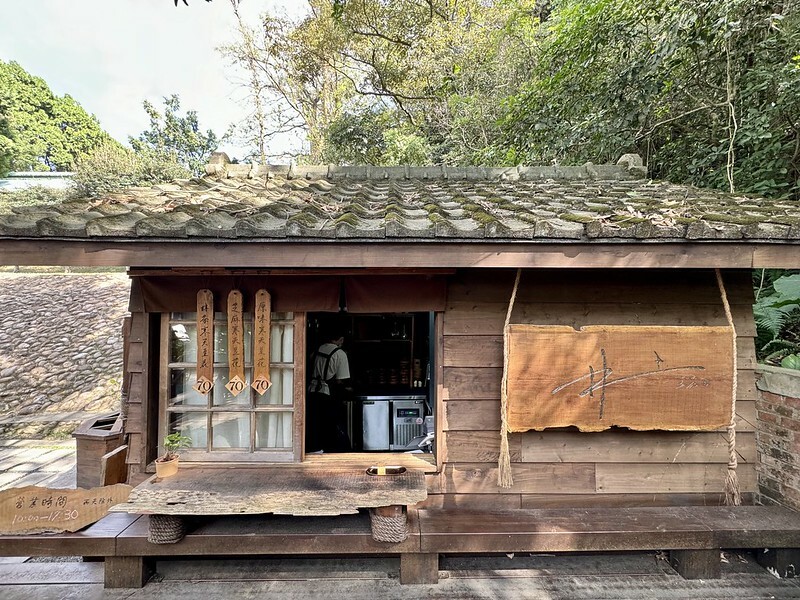 桃園市桃園區桃園美食｜在桃園神社享用全台唯一的神社豆花「井上豆花」，感受日式神秘風情與豆花饗宴。