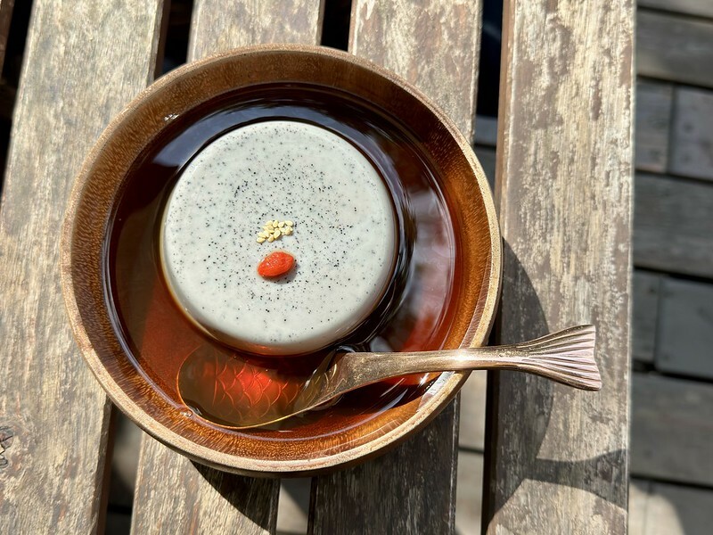 桃園市桃園區桃園美食｜在桃園神社享用全台唯一的神社豆花「井上豆花」，感受日式神秘風情與豆花饗宴。