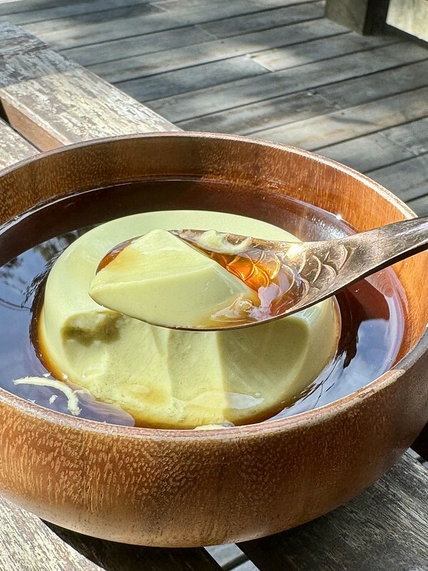 桃園市桃園區桃園美食｜在桃園神社享用全台唯一的神社豆花「井上豆花」，感受日式神秘風情與豆花饗宴。