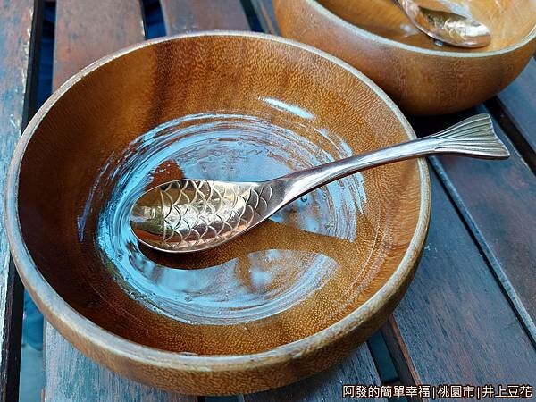 井上豆花12-鯉魚造型金湯匙.jpg
