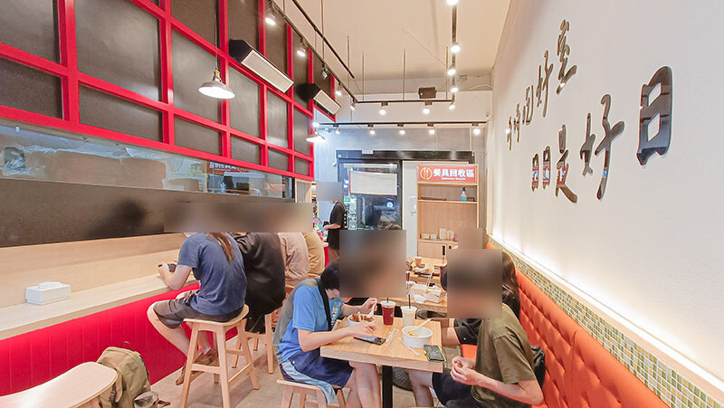 豬多好室深夜早午餐 清大店 | 凌晨一點吃大雞排蛋漢堡、滷肉飯、麻辣烏龍麵,還有QQ球、炸湯圓、黃金泡菜蘿蔔糕小點心