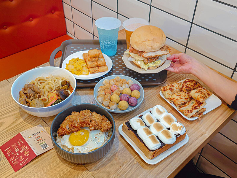 豬多好室深夜早午餐 清大店 | 凌晨一點吃大雞排蛋漢堡、滷肉飯、麻辣烏龍麵,還有QQ球、炸湯圓、黃金泡菜蘿蔔糕小點心