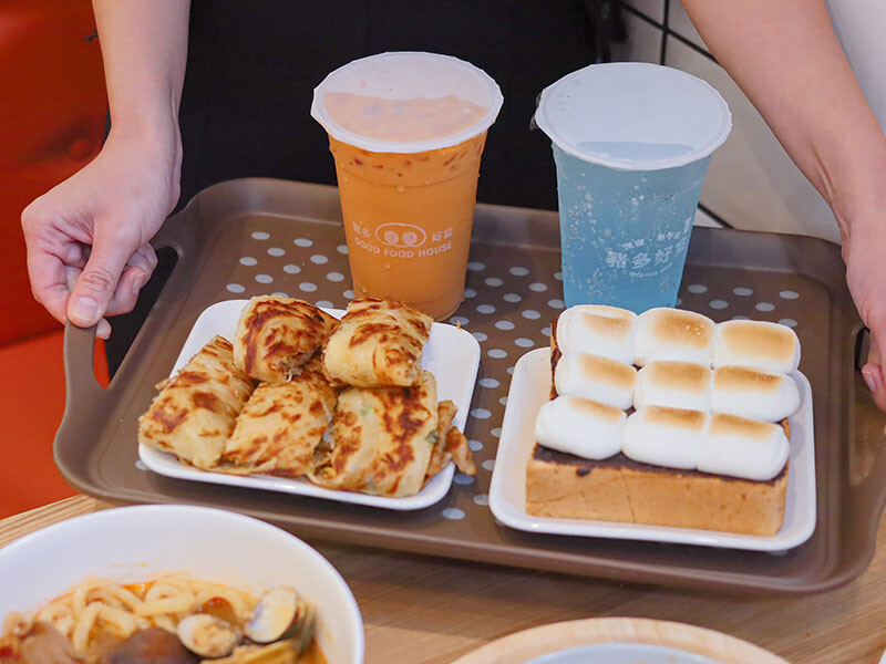 豬多好室深夜早午餐 清大店 | 凌晨一點吃大雞排蛋漢堡、滷肉飯、麻辣烏龍麵,還有QQ球、炸湯圓、黃金泡菜蘿蔔糕小點心