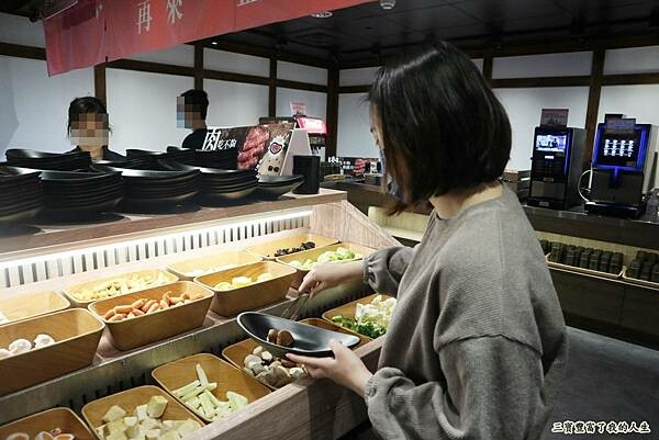 宵夜火鍋第一品牌 火鍋迷必吃 樂多多集團【肉多多火鍋】廣三SOGO店 食材美味大升級 夜貓子的好選擇