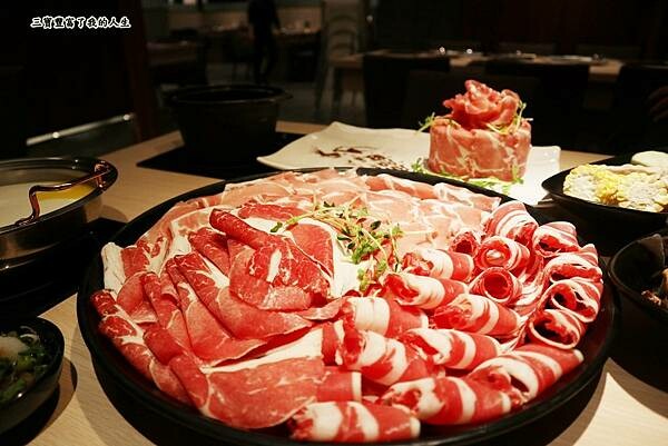 宵夜火鍋第一品牌 火鍋迷必吃 樂多多集團【肉多多火鍋】廣三SOGO店 食材美味大升級 夜貓子的好選擇