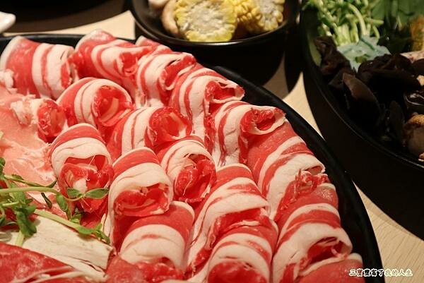 宵夜火鍋第一品牌 火鍋迷必吃 樂多多集團【肉多多火鍋】廣三SOGO店 食材美味大升級 夜貓子的好選擇