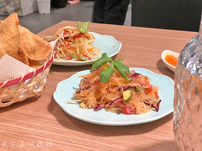 板橋重慶路擎天雙星大廈,板橋重慶公園,板橋重慶公園美食,板橋重慶公園宵夜, 重慶公園地下公有停車場,國慶平面停車場,板橋泰式蝦餅,府中泰式蝦餅