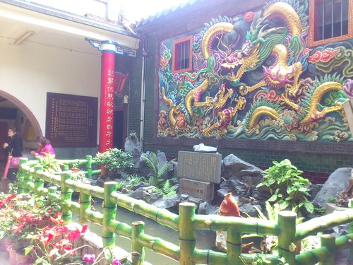 芝山岩:201304102117跟著捷運去踏青之芝山巖惠濟宮 芝山岩:201304102117跟著捷運去踏青之芝山巖惠濟宮