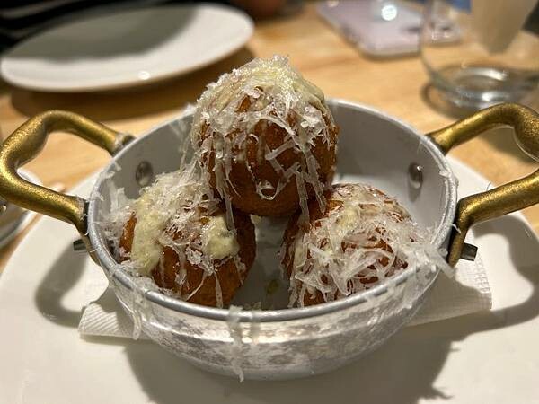 【Foodie】雙胞胎出關開葷大餐｜台北中山。Pasta &