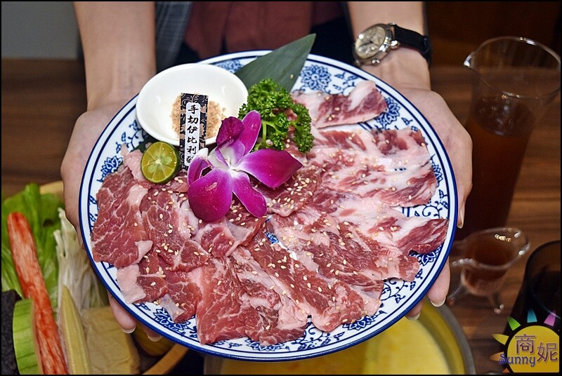 禧珍家鍋物。超浮誇牛舌花海鮮套餐好澎湃!台中七期手切冷藏肉鍋物CP值超高-商妮吃喝遊樂