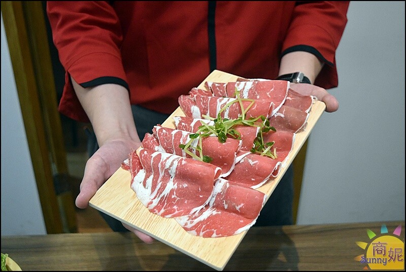 禧珍家鍋物。超浮誇牛舌花海鮮套餐好澎湃!台中七期手切冷藏肉鍋物CP值超高-商妮吃喝遊樂