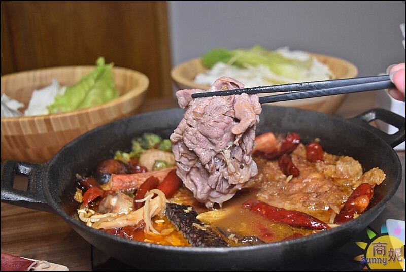 禧珍家鍋物。超浮誇牛舌花海鮮套餐好澎湃!台中七期手切冷藏肉鍋物CP值超高-商妮吃喝遊樂