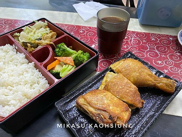 鳳山雞腿便當 雞腿飯推薦 吾舒軒菜單 櫻花蝦煎蛋 高雄平價美食 鳳山熱炒 鳳山便當 吾舒軒美食坊 鳳山中餐熱炒兩屆冠軍 炒時蔬