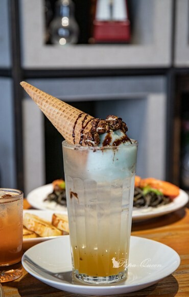 台中西區|早午餐 禾間糧倉 熔岩起司炙烤牛排很欠吃 ,ICE Queen 美的冒泡氣泡飲…必點