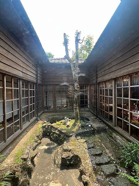 陽明山景觀餐廳。草山行館。總統官邸吃午餐