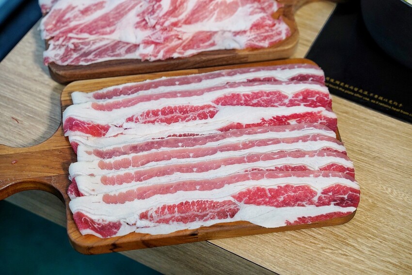 彷彿置身在叢林裡的餐廳！「House V 好室鍋物新竹動物園店」主打精緻個人鍋物、多款特色湯頭選擇，還有多種雙人海陸套餐可以選擇，絕對是你聚餐的好選擇！ - 阿華田的美食日記