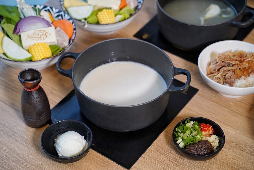 彷彿置身在叢林裡的餐廳！「House V 好室鍋物新竹動物園店」主打精緻個人鍋物、多款特色湯頭選擇，還有多種雙人海陸套餐可以選擇，絕對是你聚餐的好選擇！ - 阿華田的美食日記