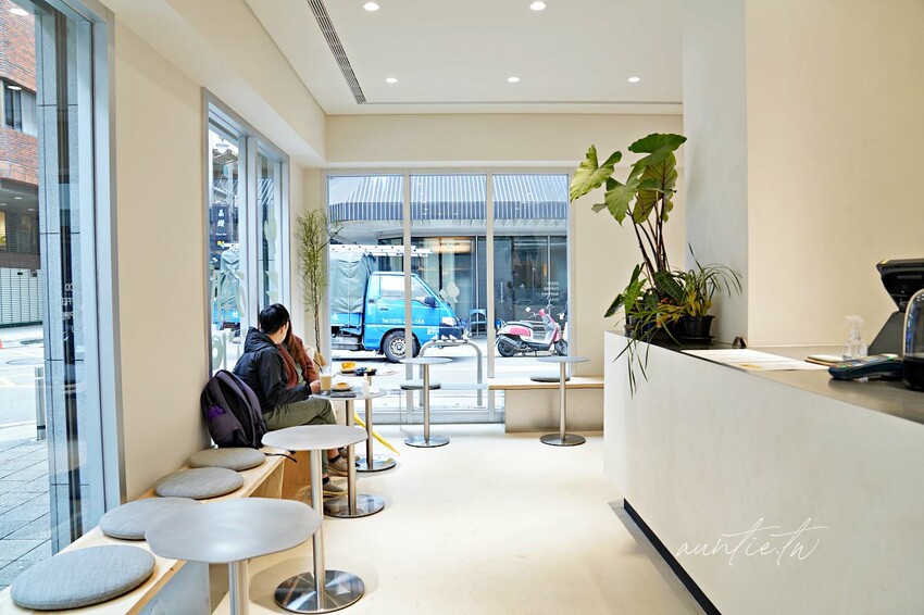 【台北】中山站｜富錦樹咖啡 FUJIN TREE CAFE，小麻雀欄杆，以為置身日本街頭咖啡廳