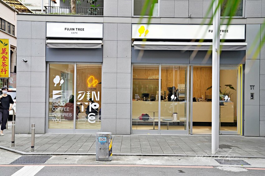 【台北】中山站｜富錦樹咖啡 FUJIN TREE CAFE，小麻雀欄杆，以為置身日本街頭咖啡廳