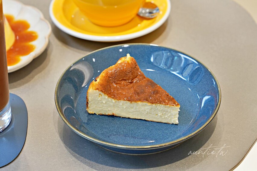 【台北】中山站｜富錦樹咖啡 FUJIN TREE CAFE，小麻雀欄杆，以為置身日本街頭咖啡廳