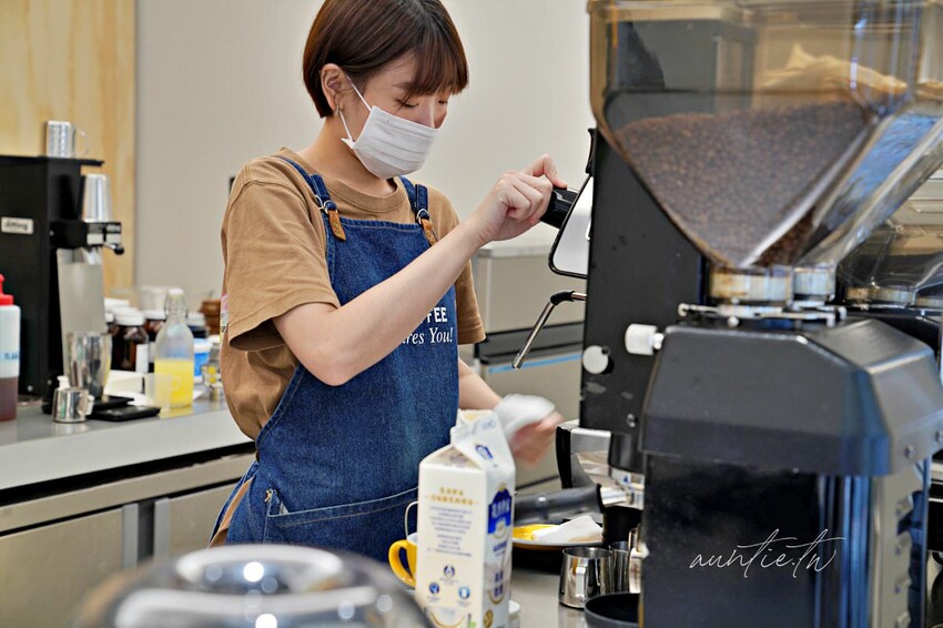 【台北】中山站｜富錦樹咖啡 FUJIN TREE CAFE，小麻雀欄杆，以為置身日本街頭咖啡廳