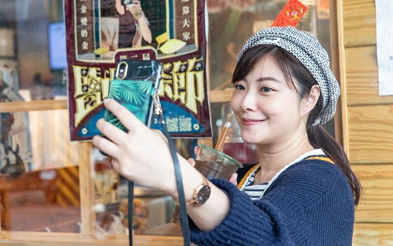 【搭著輕軌吃高雄-鹽埕手搖飲】藕家蓮藕粉珍珠奶茶.鹽埕奶茶一條街新生力.全台唯一白河藕茶珍奶