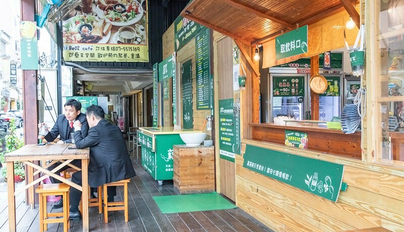 【搭著輕軌吃高雄-鹽埕手搖飲】藕家蓮藕粉珍珠奶茶.鹽埕奶茶一條街新生力.全台唯一白河藕茶珍奶