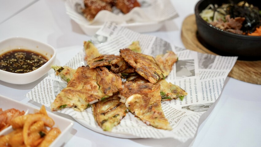 淡水韓式料理首選，歐吧噠免費韓服體驗，淡水老街美食新地標