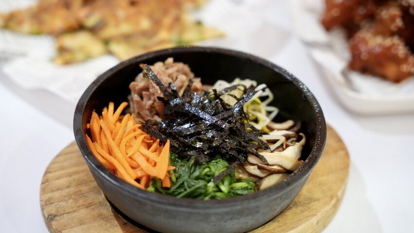 淡水韓式料理首選，歐吧噠免費韓服體驗，淡水老街美食新地標