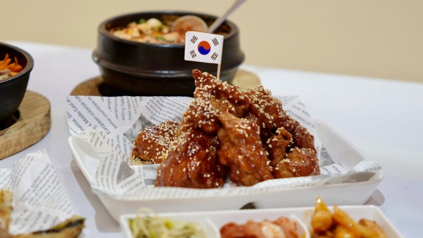 淡水韓式料理首選，歐吧噠免費韓服體驗，淡水老街美食新地標