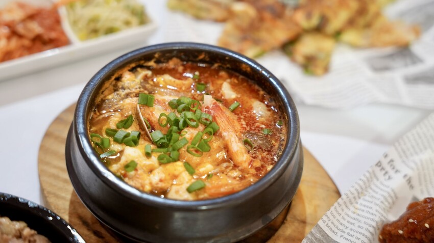 淡水韓式料理首選，歐吧噠免費韓服體驗，淡水老街美食新地標