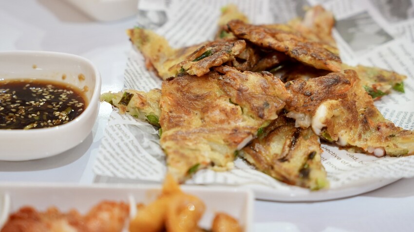 淡水韓式料理首選，歐吧噠免費韓服體驗，淡水老街美食新地標