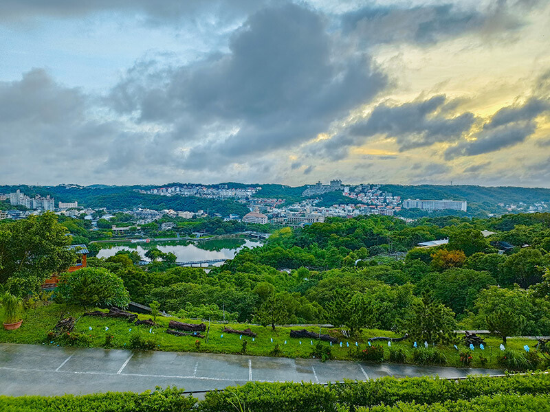 101青草湖創新農莊 | 新竹市區也有101挑高夜景，走山、玩水、看夜景、家聚吃土雞好停車