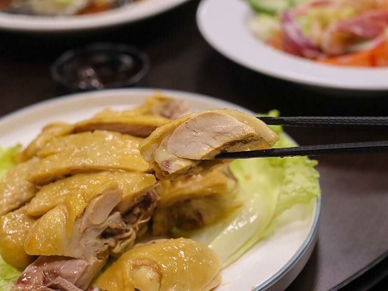 2025新竹母親節餐廳!青草湖101高山頂美食美景全包,荔枝牛奶雞必吃。