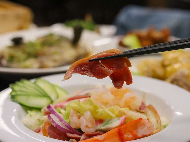 2025新竹母親節餐廳!青草湖101高山頂美食美景全包,荔枝牛奶雞必吃。