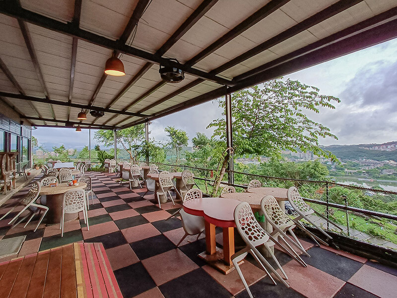 101青草湖創新農莊 | 新竹市區也有101挑高夜景，走山、玩水、看夜景、家聚吃土雞好停車