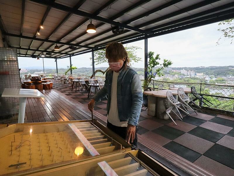 2025新竹母親節餐廳!青草湖101高山頂美食美景全包,荔枝牛奶雞必吃。