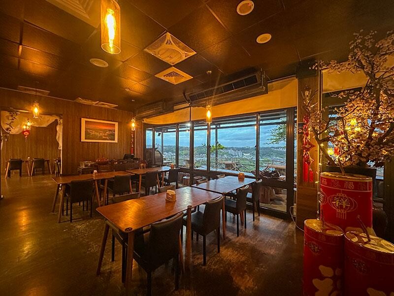 2025新竹母親節餐廳!青草湖101高山頂美食美景全包,荔枝牛奶雞必吃。