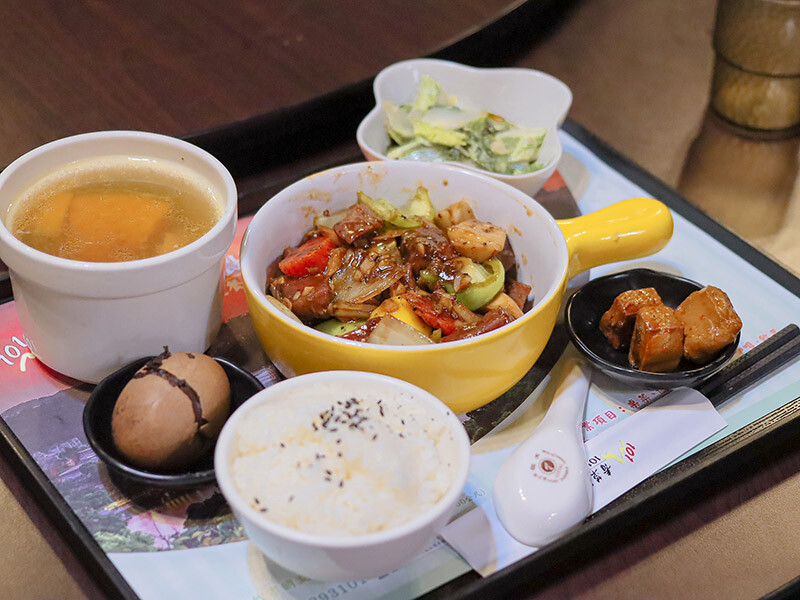 101青草湖創新農莊 | 新竹市區也有101挑高夜景，走山、玩水、看夜景、家聚吃土雞好停車