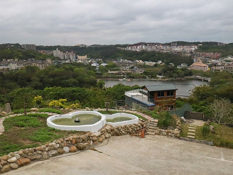 2025新竹母親節餐廳!青草湖101高山頂美食美景全包,荔枝牛奶雞必吃。