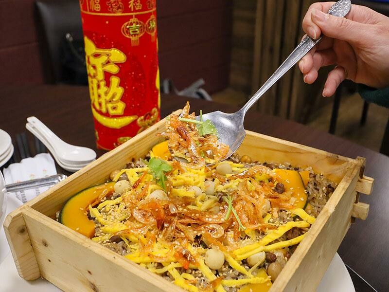 2025新竹母親節餐廳!青草湖101高山頂美食美景全包,荔枝牛奶雞必吃。