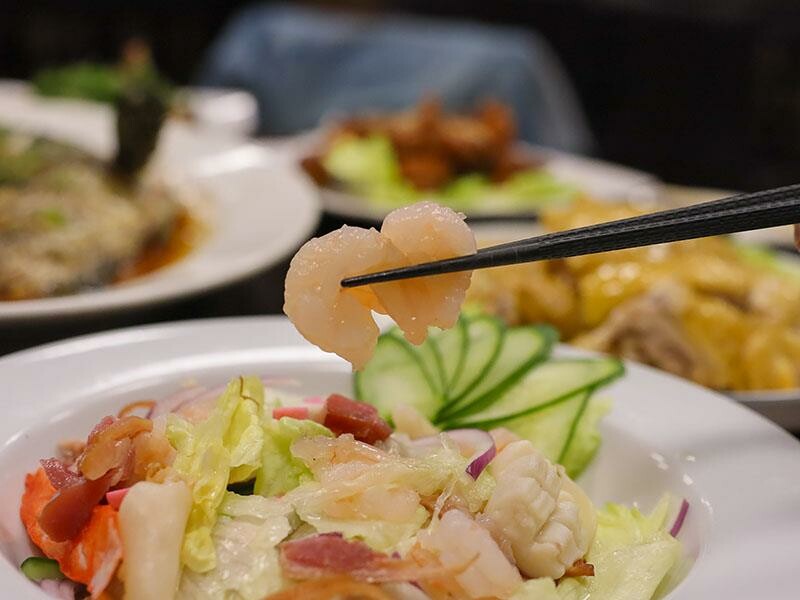 2025新竹母親節餐廳!青草湖101高山頂美食美景全包,荔枝牛奶雞必吃。